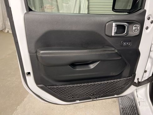 Used 2020 Jeep Wrangler Unlimited Sahara image 20