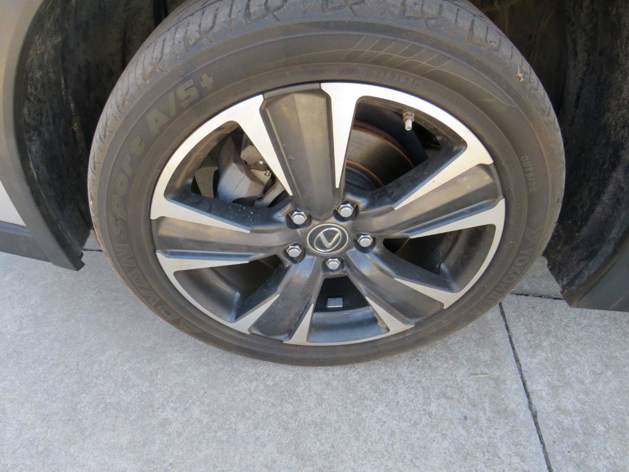 Used 2019 Lexus UX 200 FWD image 40