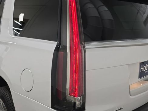 Used 2020 Cadillac Escalade Luxury AWD/4WD image 31