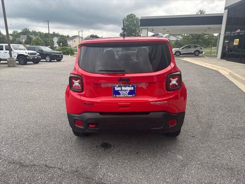 Used 2023 Jeep Renegade Trailhawk AWD/4WD image 5
