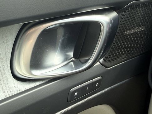 New 2025 Volvo XC40 B5 Ultra w/ Climate Package image 17