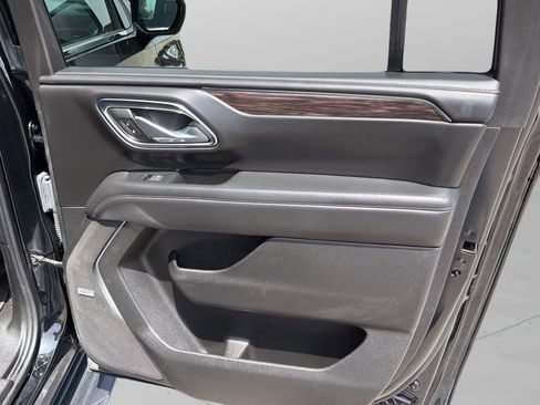 Used 2024 Chevrolet Suburban LT RWD image 11