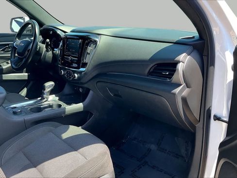 Used 2023 Chevrolet Traverse LT FWD image 16