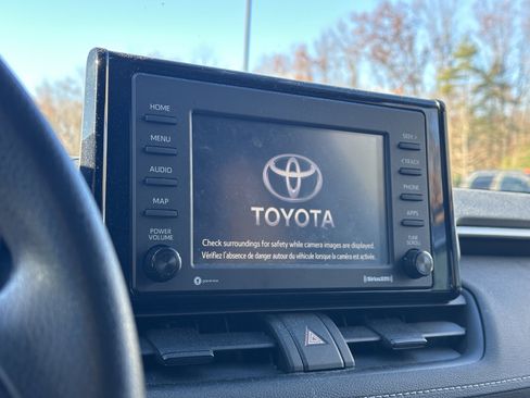Used 2022 Toyota RAV4 LE image 28
