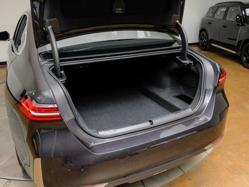 Used 2025 BMW 530i RWD image 56