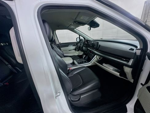 Used 2024 Kia Carnival LX image 31