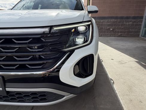 Used 2024 Volkswagen Atlas Cross Sport SE w/ Panoramic Sunroof Package image 11