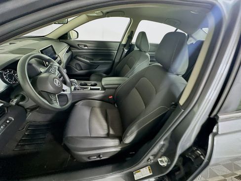 Used 2025 Nissan Altima 2.5 SV image 13