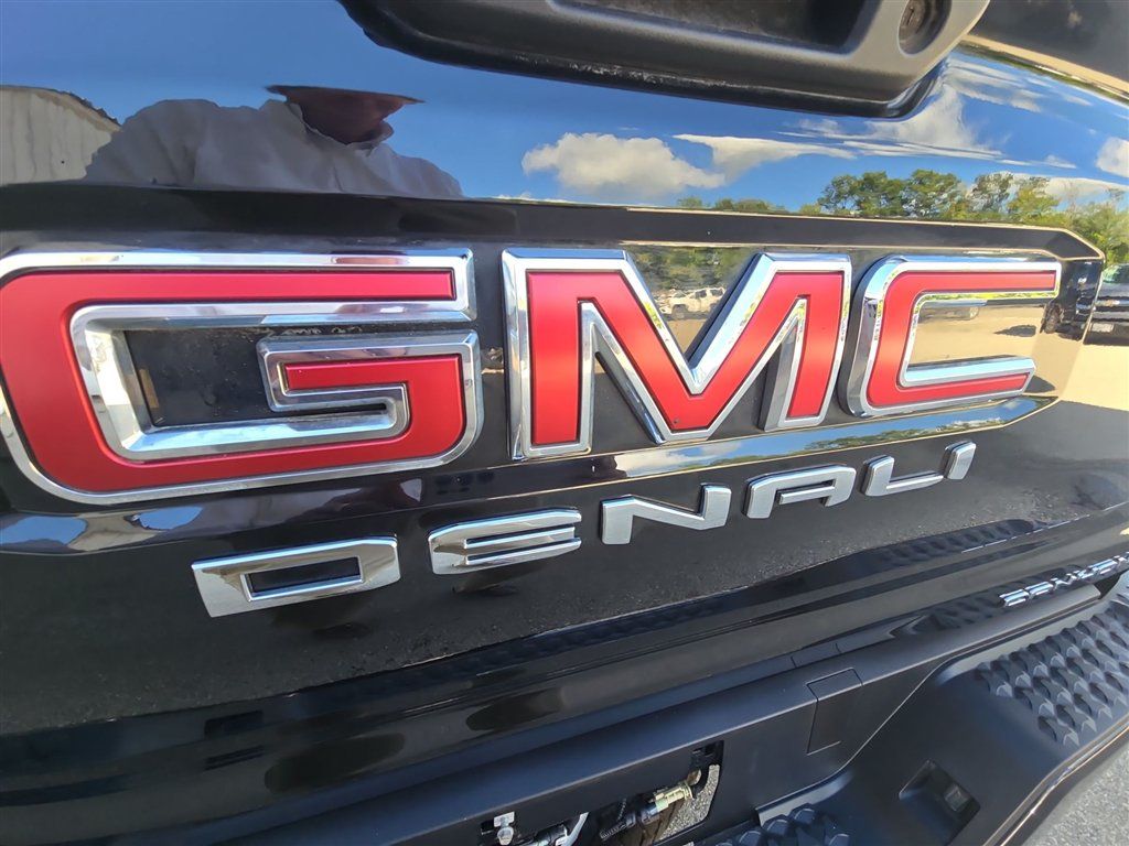 Used 2025 GMC Canyon Denali AWD/4WD image 31