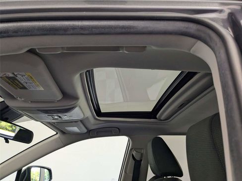 Used 2021 Toyota RAV4 XLE w/ Convenience Package FWD image 13