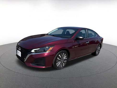 Used 2025 Nissan Altima 2.5 SV FWD image 5