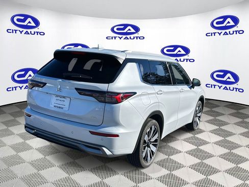 New 2026 Mitsubishi Outlander SEL image 3