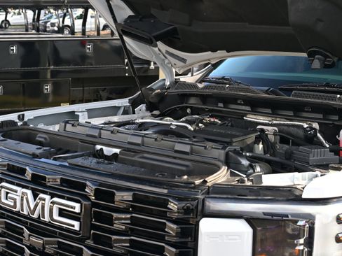 Used 2024 GMC Sierra 3500 Denali w/ Denali Reserve Package image 9