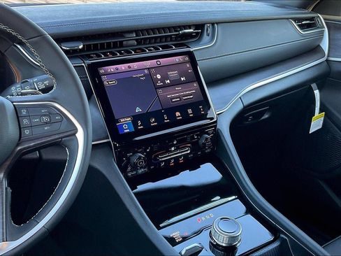 New 2025 Jeep Grand Cherokee L Limited w/ Black Appearance Package image 6