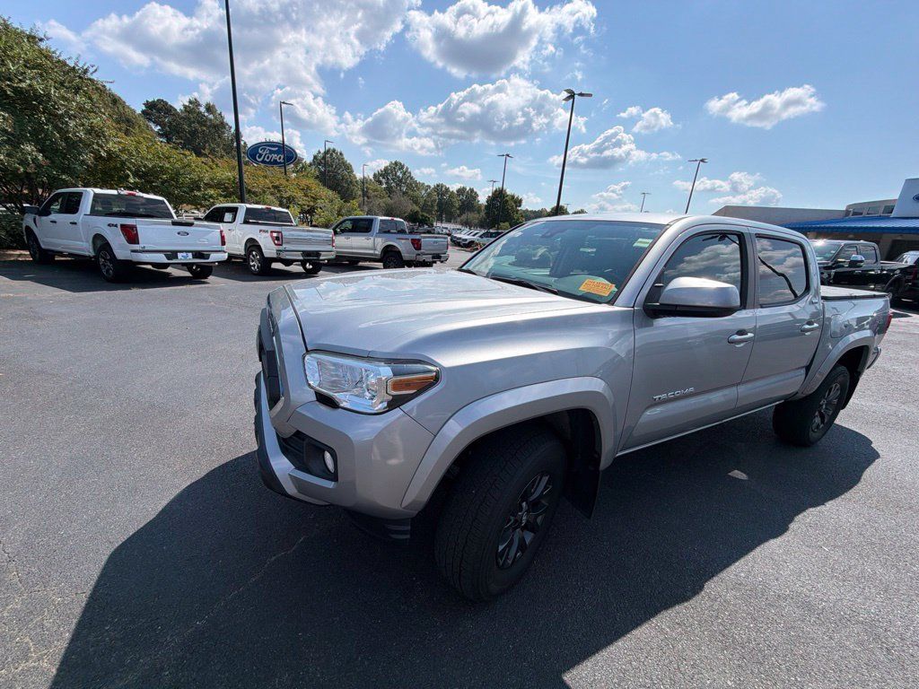 Used 2020 Toyota Tacoma SR5 AWD/4WD image 23