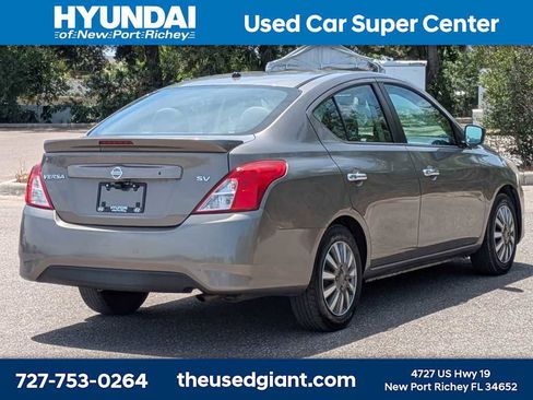 Used 2017 Nissan Versa SV FWD image 5