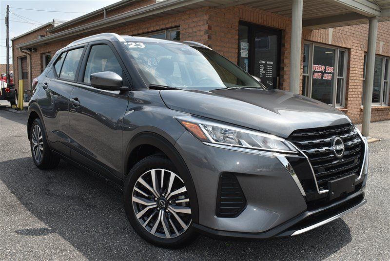 Used 2023 Nissan Kicks SV FWD image 1
