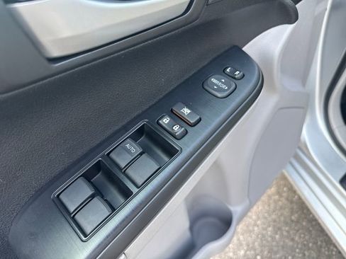 Used 2014 Toyota Camry LE image 11