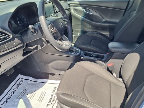 Used 2018 Hyundai Elantra GT FWD image 9
