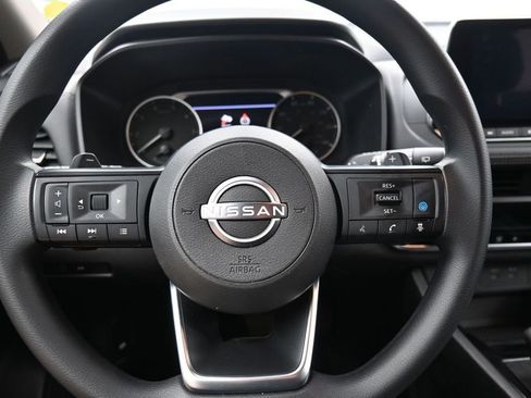 Used 2024 Nissan Rogue SV FWD image 16