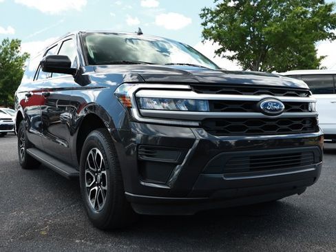 Used 2024 Ford Expedition Max XLT RWD image 3