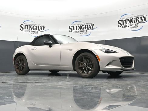 Used 2022 MAZDA MX-5 Miata Sport RWD image 17