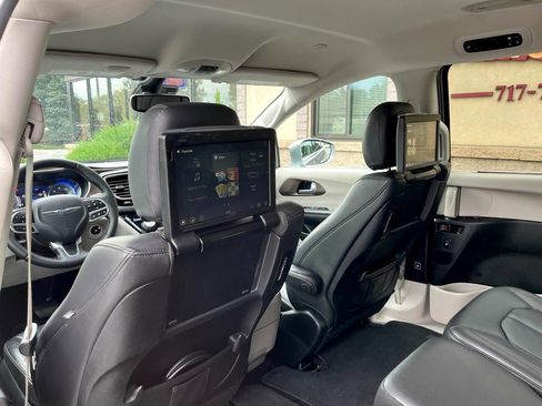 Used 2017 Chrysler Pacifica Touring-L Plus w/ Advanced Safetytec Group image 19