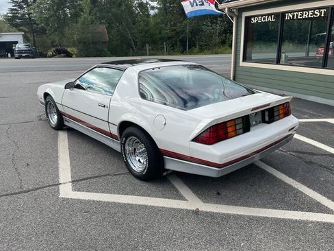 Used 1987 Chevrolet Camaro Z28 RWD image 12