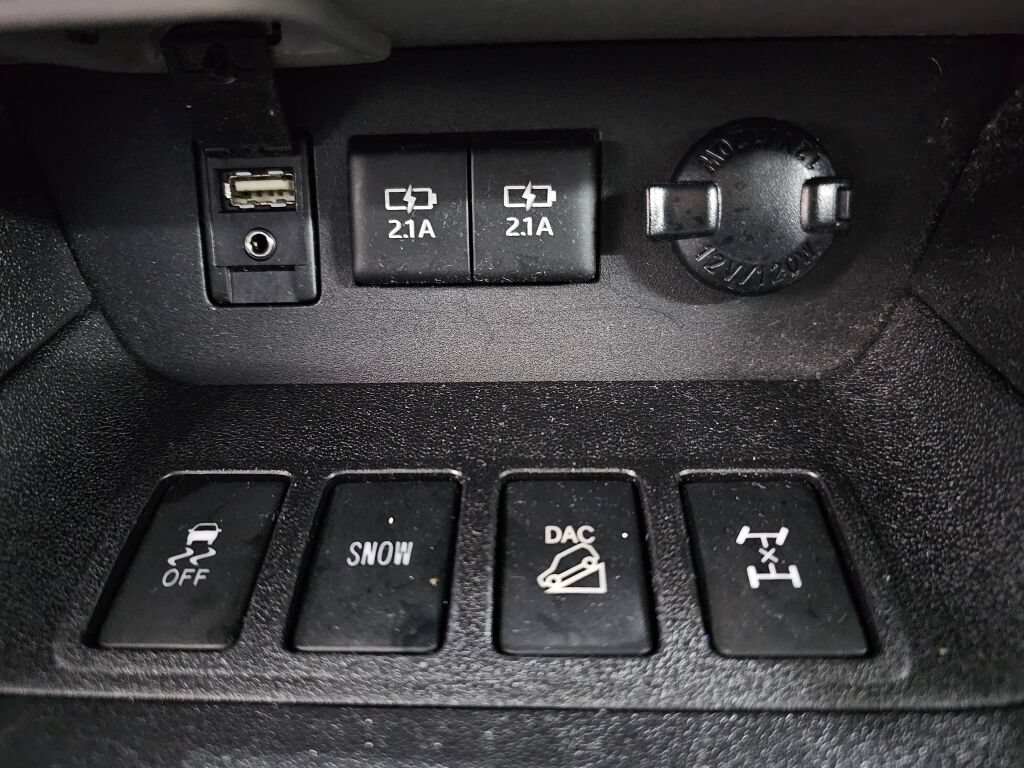 Used 2018 Toyota Highlander Limited AWD/4WD image 27