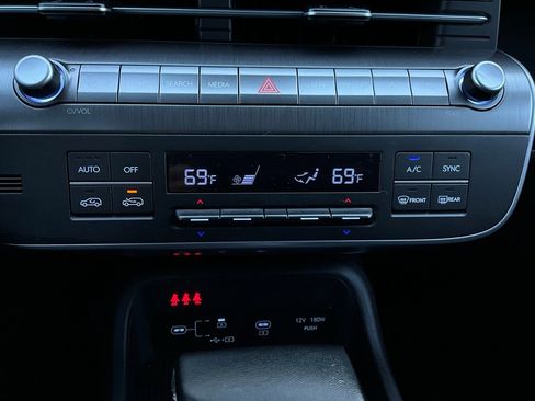 Used 2025 Hyundai Kona SEL image 28