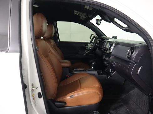 Used 2019 Toyota Tacoma TRD Off-Road image 21