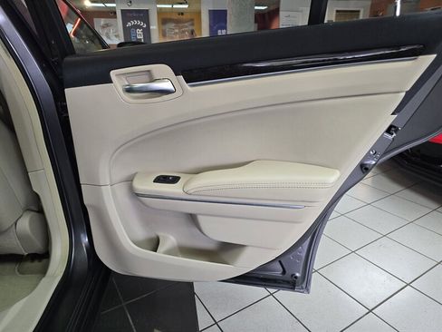 Used 2013 Chrysler 300 AWD w/ Driver Convenience Group image 15