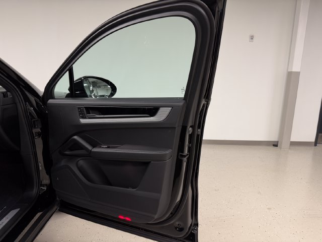 Certified 2026 Porsche Cayenne S AWD/4WD image 40