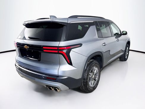 Used 2025 Chevrolet Traverse LT FWD image 33