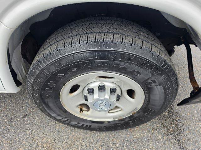 Used 2017 Chevrolet Express 2500 RWD image 39
