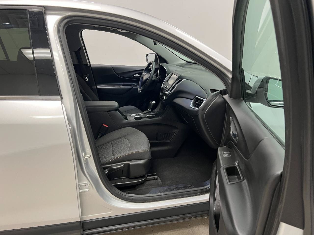 Used 2018 Chevrolet Equinox LT FWD image 27