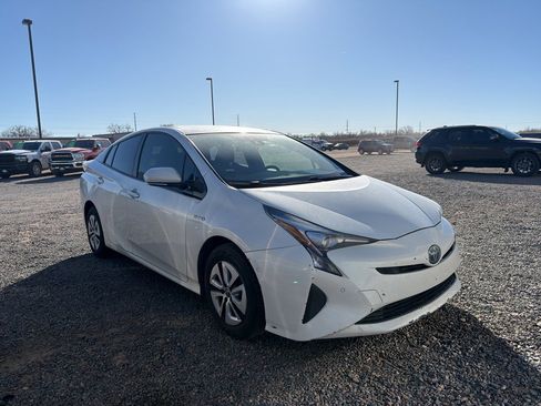 Used 2018 Toyota Prius Two image 3