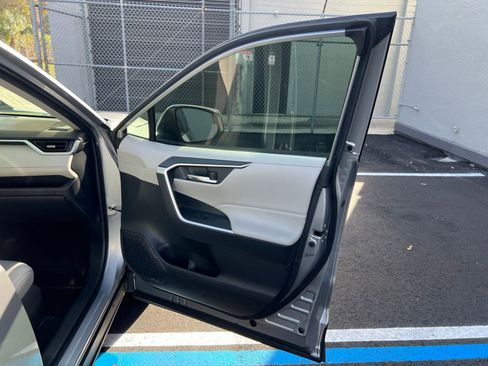 Used 2022 Toyota RAV4 XLE Premium image 49