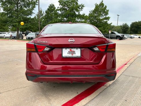 Used 2025 Nissan Altima 2.5 SV FWD image 7