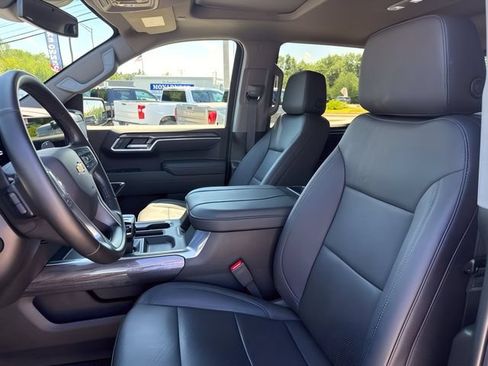 Used 2025 Chevrolet Silverado 1500 LTZ w/ LTZ Convenience Package II AWD/4WD image 17