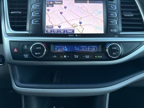 Used 2015 Toyota Highlander XLE image 34