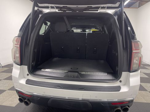 Used 2023 Chevrolet Suburban Premier AWD/4WD image 18