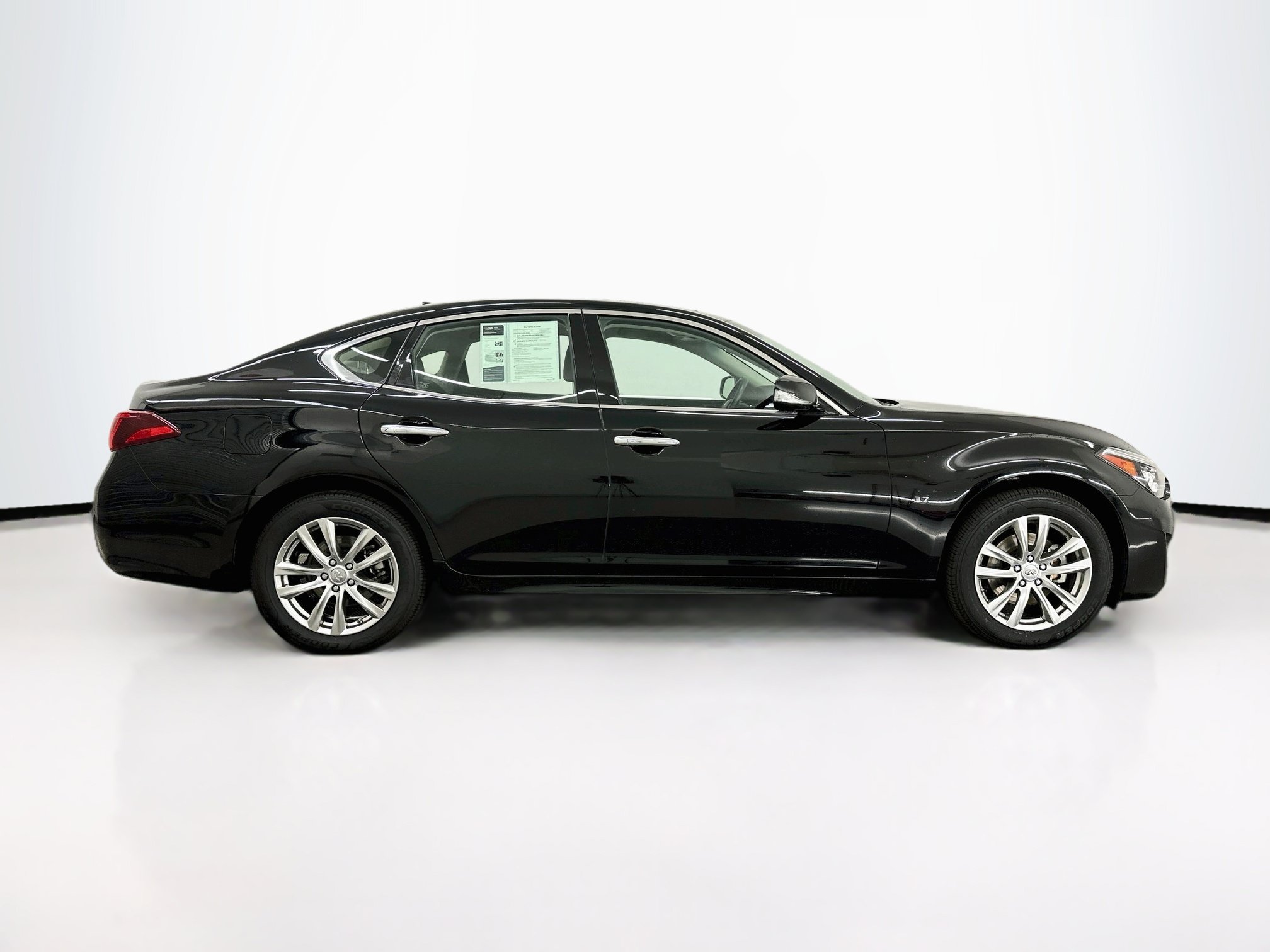 Used 2018 INFINITI Q70 Luxe AWD/4WD image 10