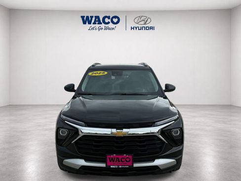 Used 2025 Chevrolet TrailBlazer LT FWD image 2