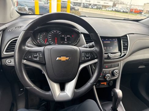 Used 2022 Chevrolet Trax LT w/ LT Convenience Package image 36
