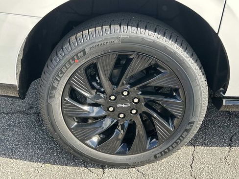 New 2025 Lincoln Navigator L Reserve w/ Jet Appearance Package image 18