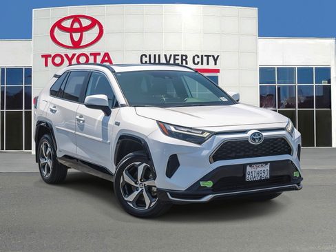 Used 2022 Toyota RAV4 SE w/ Weather & Moonroof Package AWD/4WD image 1