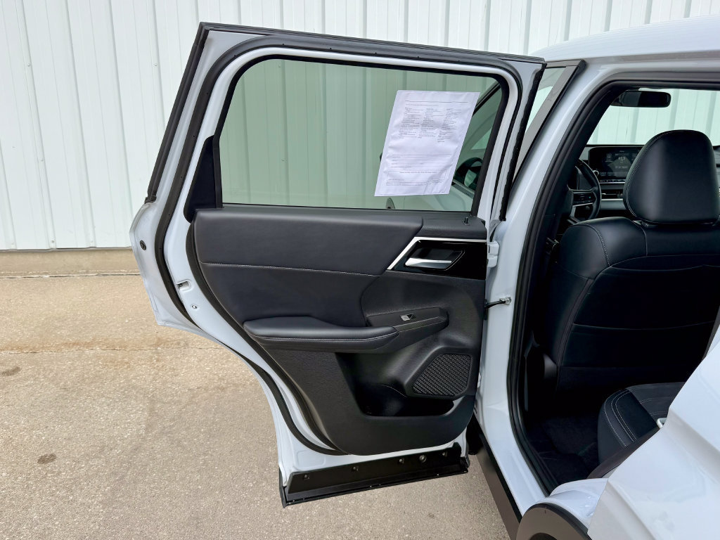 Used 2024 Mitsubishi Outlander SE Black Edition AWD/4WD image 16