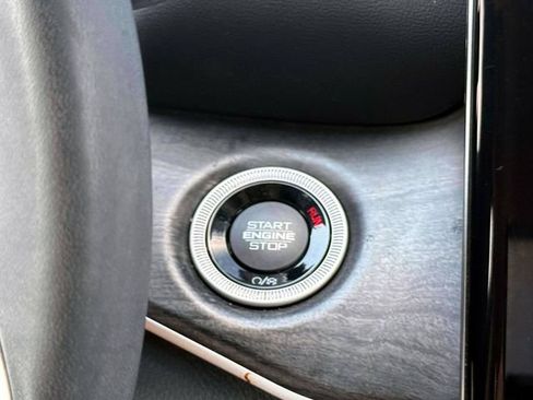 Used 2023 Jeep Grand Cherokee Limited AWD/4WD image 25