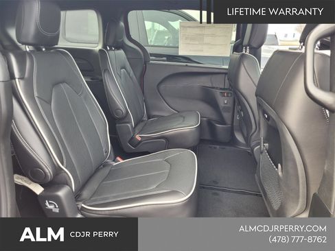 New 2026 Chrysler Pacifica Limited w/ S Appearance Package FWD image 17
